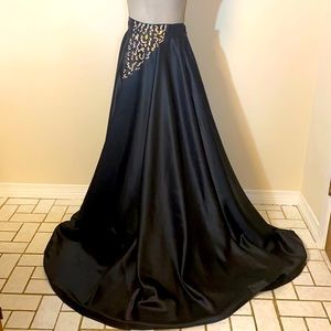 Elegant Black A-Line Evening Skirt with Gold Accent